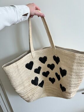 btb Los Angeles Be Mine - Woven Straw Tote Bag with Black Heart Detail - Cream